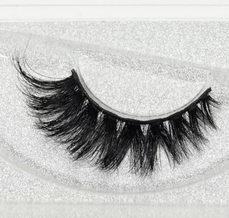 Faux Eye Lashes for Natural Glam Look – glance, give, rake (Image 2)