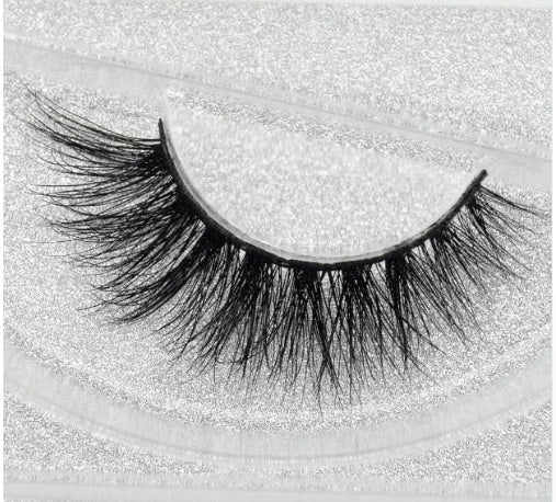Faux Eye Lashes for Natural Glam Look – glance, give, rake (Image 3)